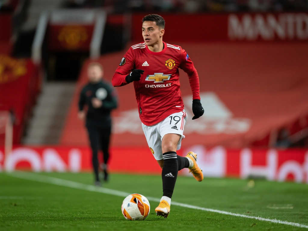 9000万世界杯英雄无球可踢，曼联是否出手相救？